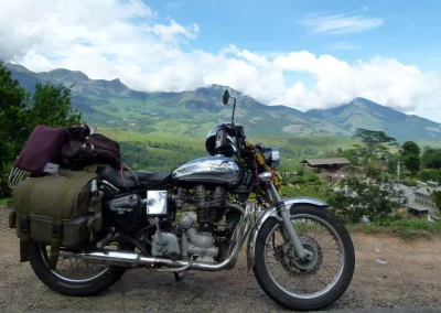 Plantaciones del Sur de India en Moto con Alicia Sornosa